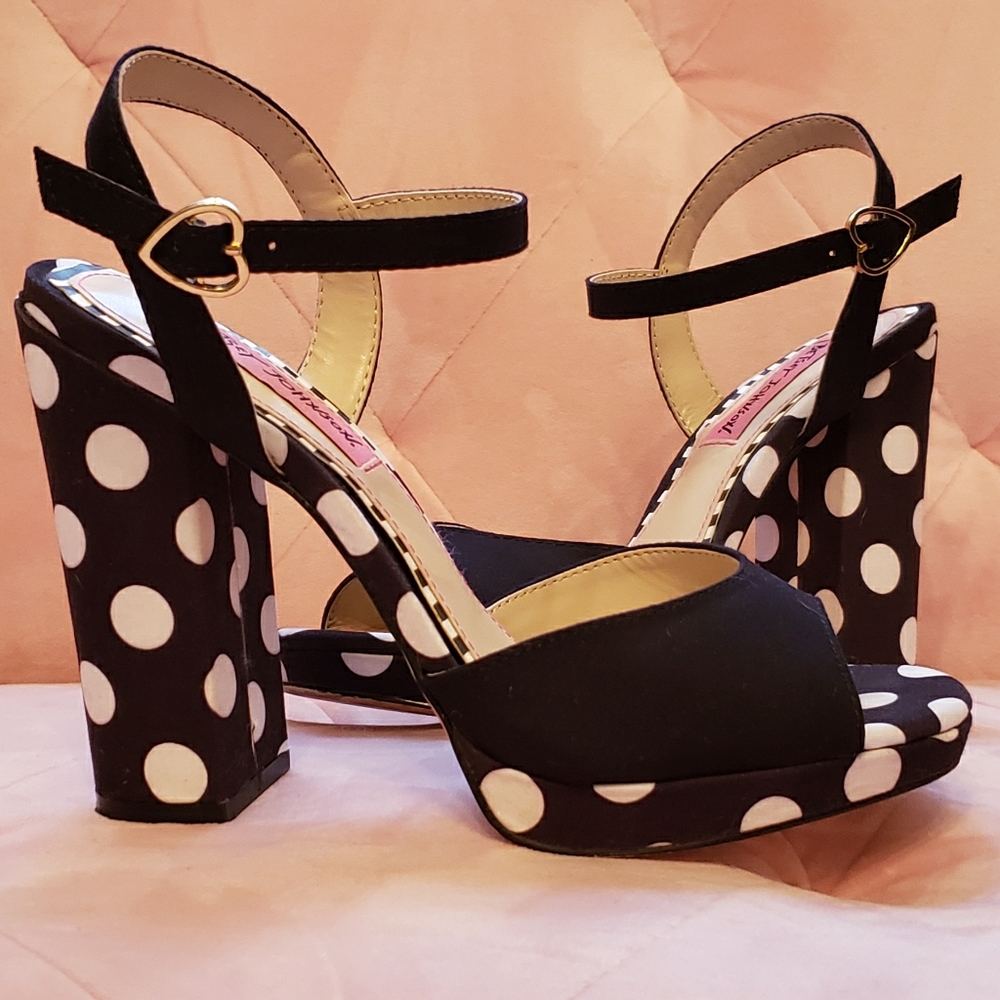 BETSY JOHNSON poke a dot heels